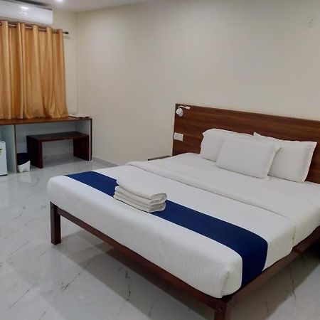 Sathya Sai Sankalp Hotel Puttaparthi Buitenkant foto