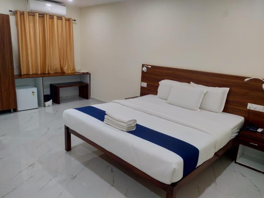 Sathya Sai Sankalp Hotel Puttaparthi Buitenkant foto